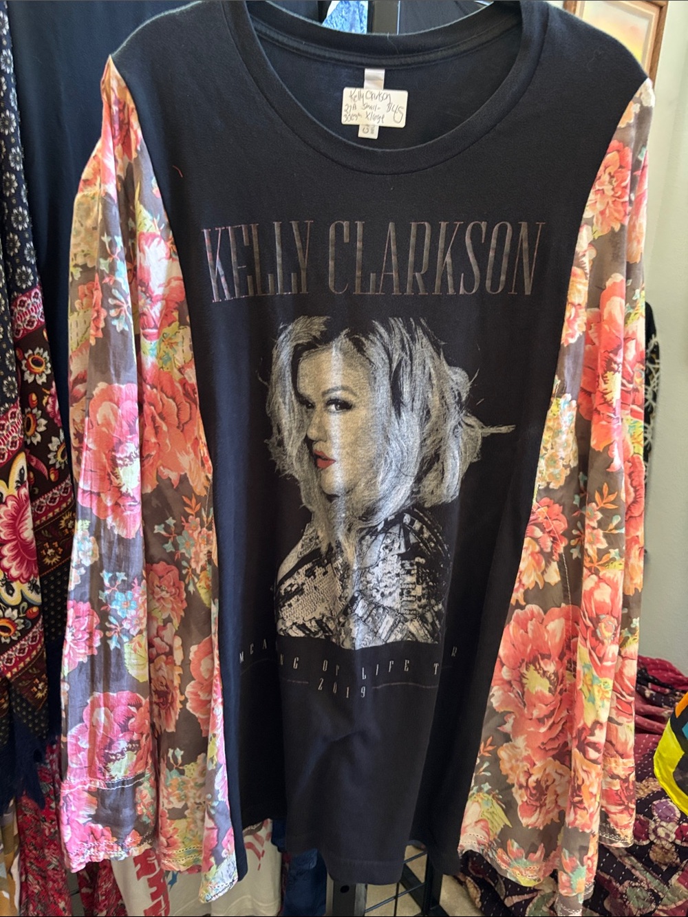 37. Kelly Clarkson Floral Sleeve Band Tee Rocktop